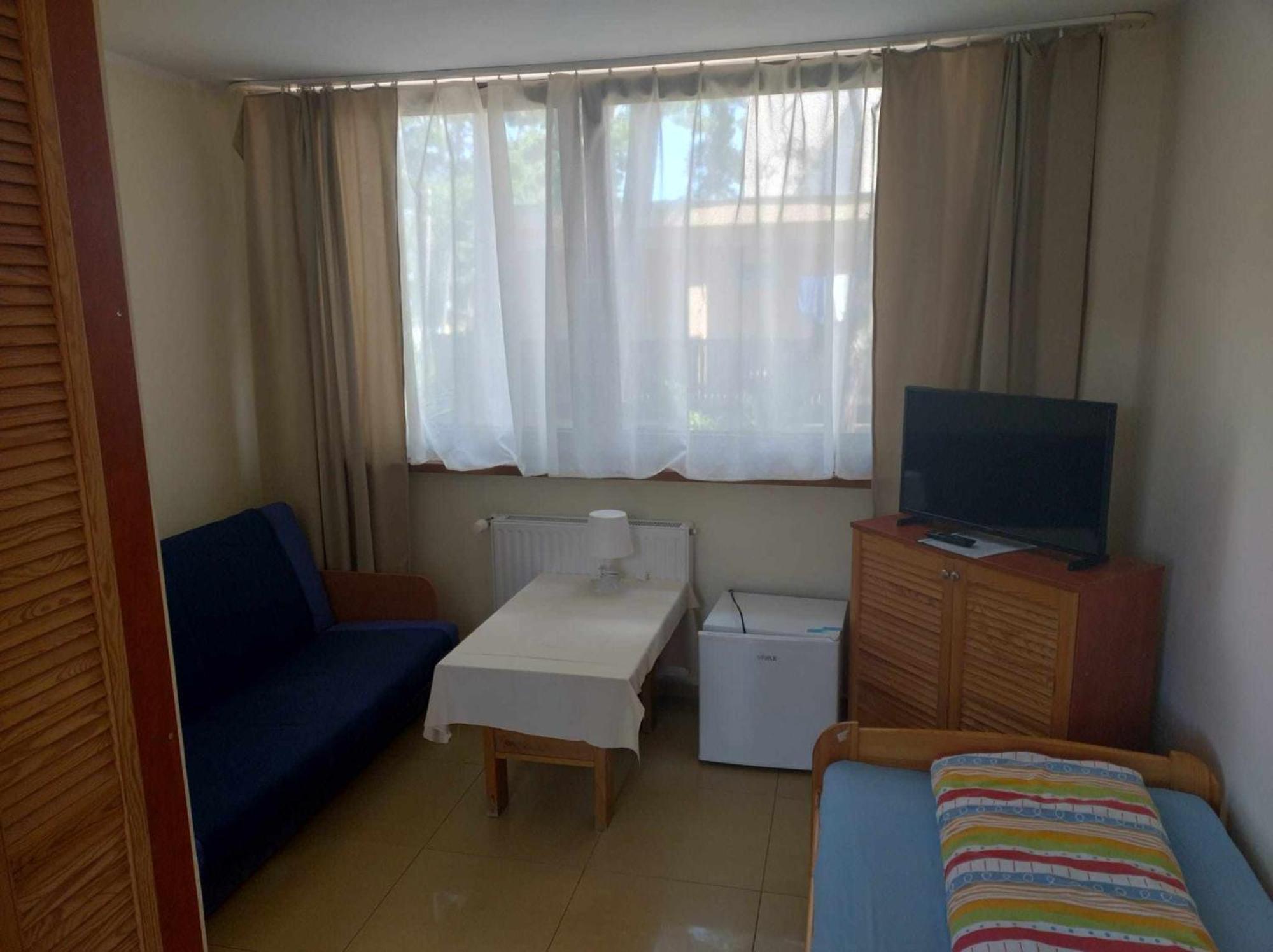 Osrodek Wypoczynkowy W Sosnowym Lesie Hotel Międzywodzie Buitenkant foto